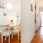 GuestReady - Family Home w Rooftop in Alcântara